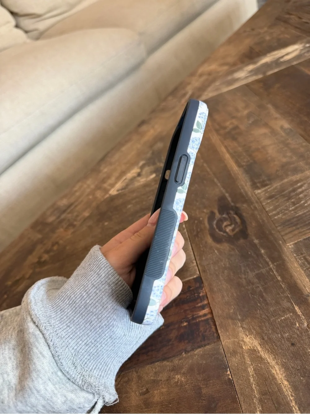 iphone 14 Slim Floral Phone Case in White and Light Blue
